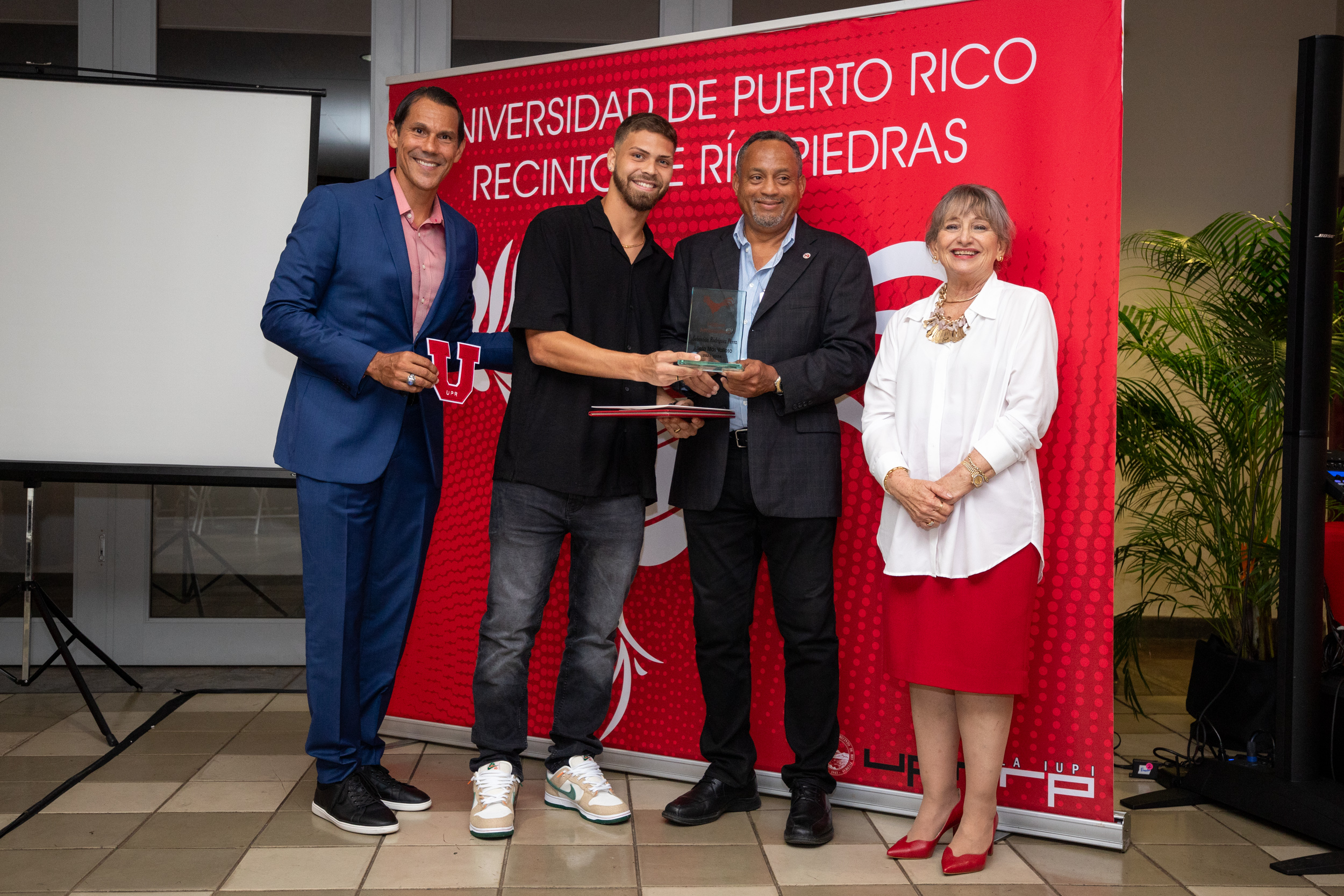 Sebastián Rodríguez Pérez, atleta más valioso de fútbol masculino