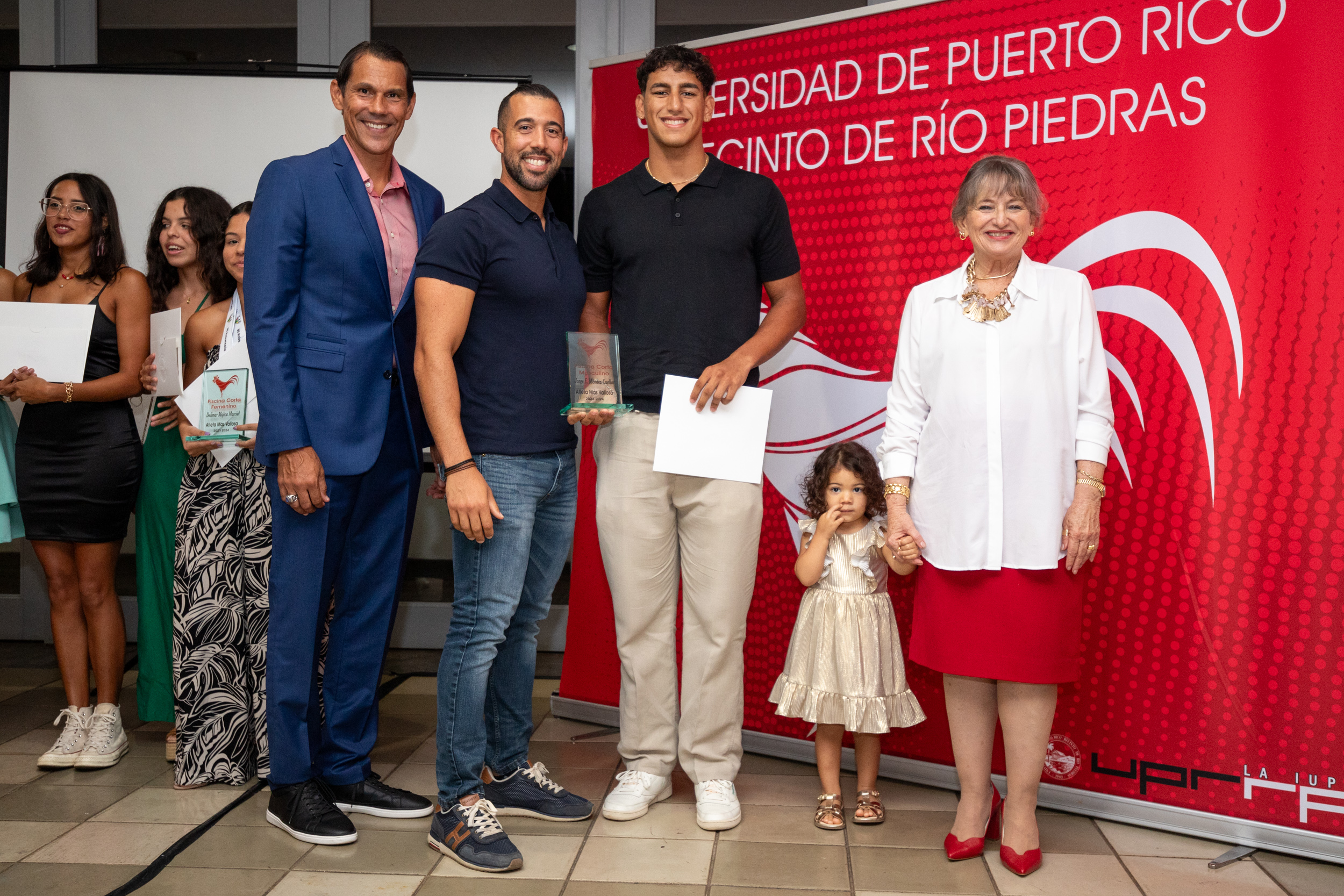 Jorge E. Méndez Cuellar, atleta más valioso de piscina corta en la rama masculina