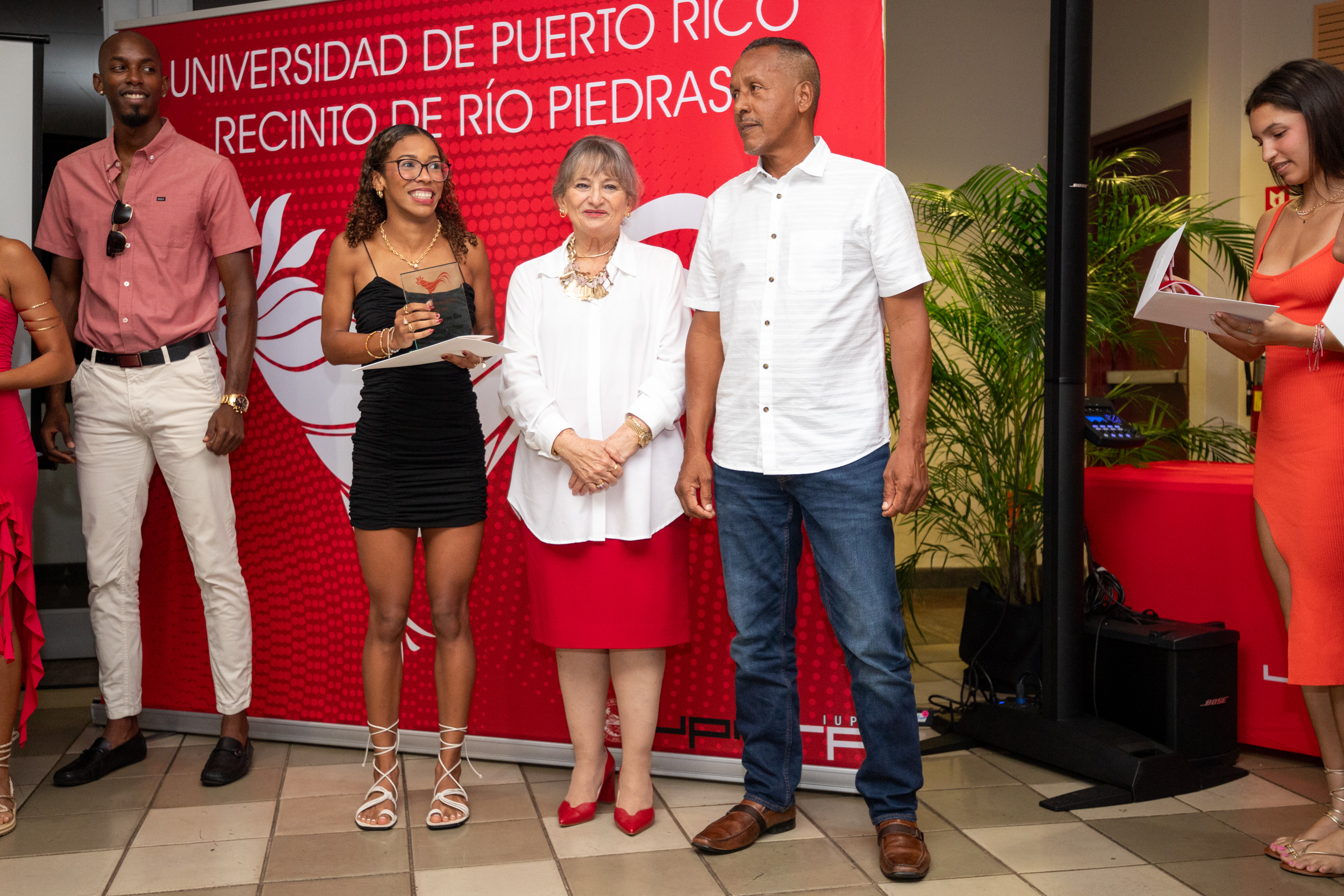 Victoria C. Nieves Ríos, atleta más valiosa en relevos univesitarios en la rama fenenina