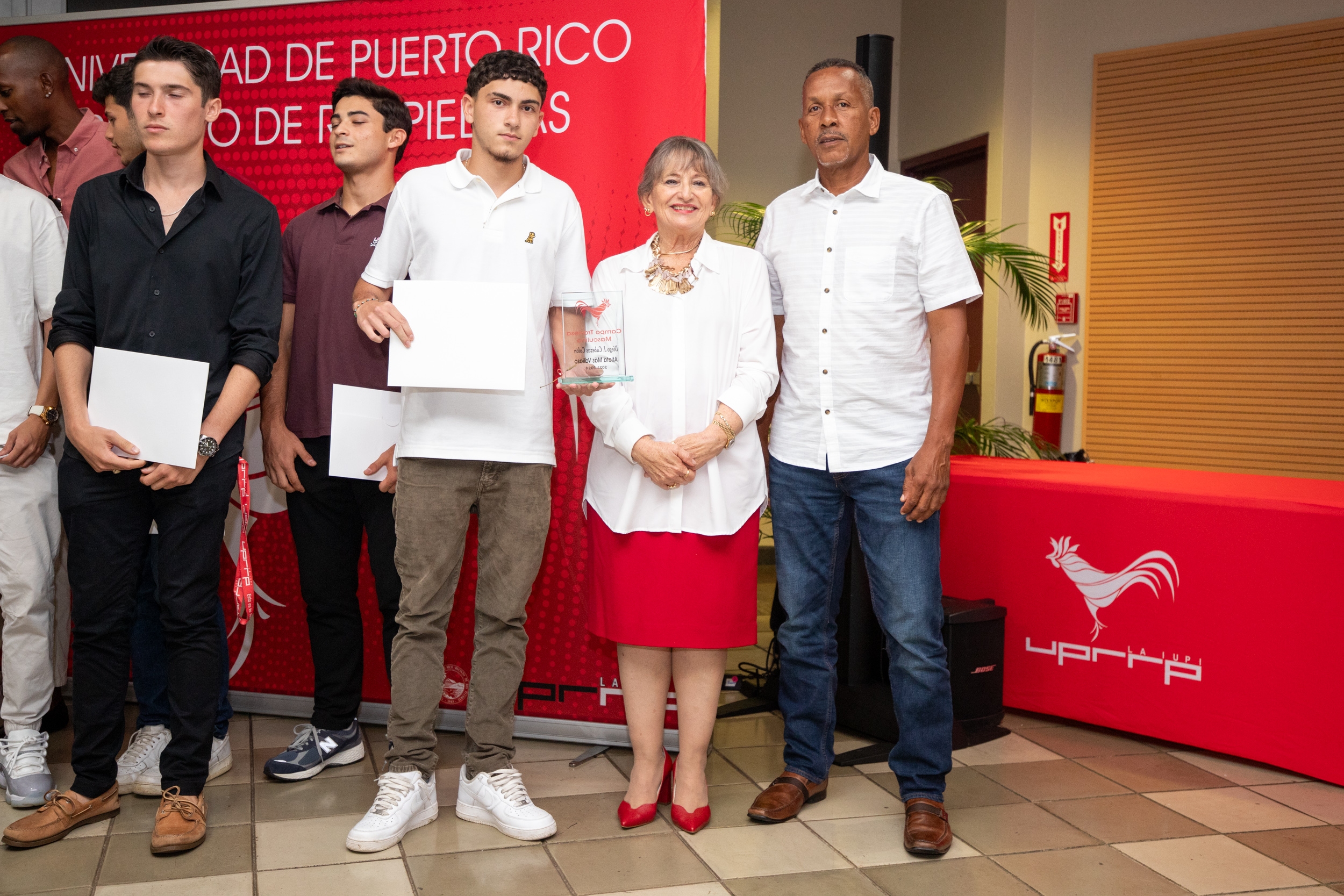 Diego J. Cabezas Colón, atleta más valioso de campo traviesa en rama masculina