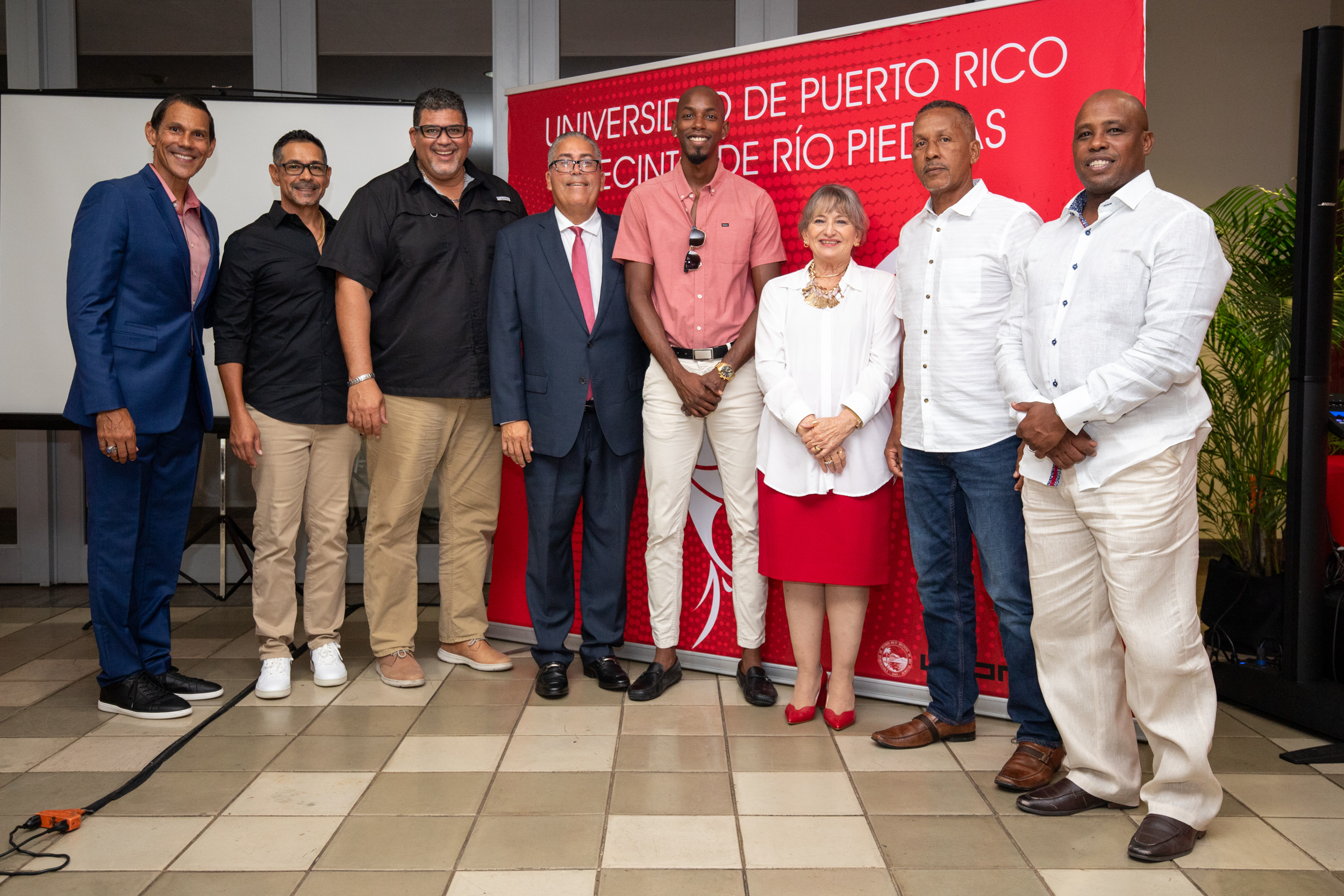Grupo de entrenadores de atletismo de nuestro recinto