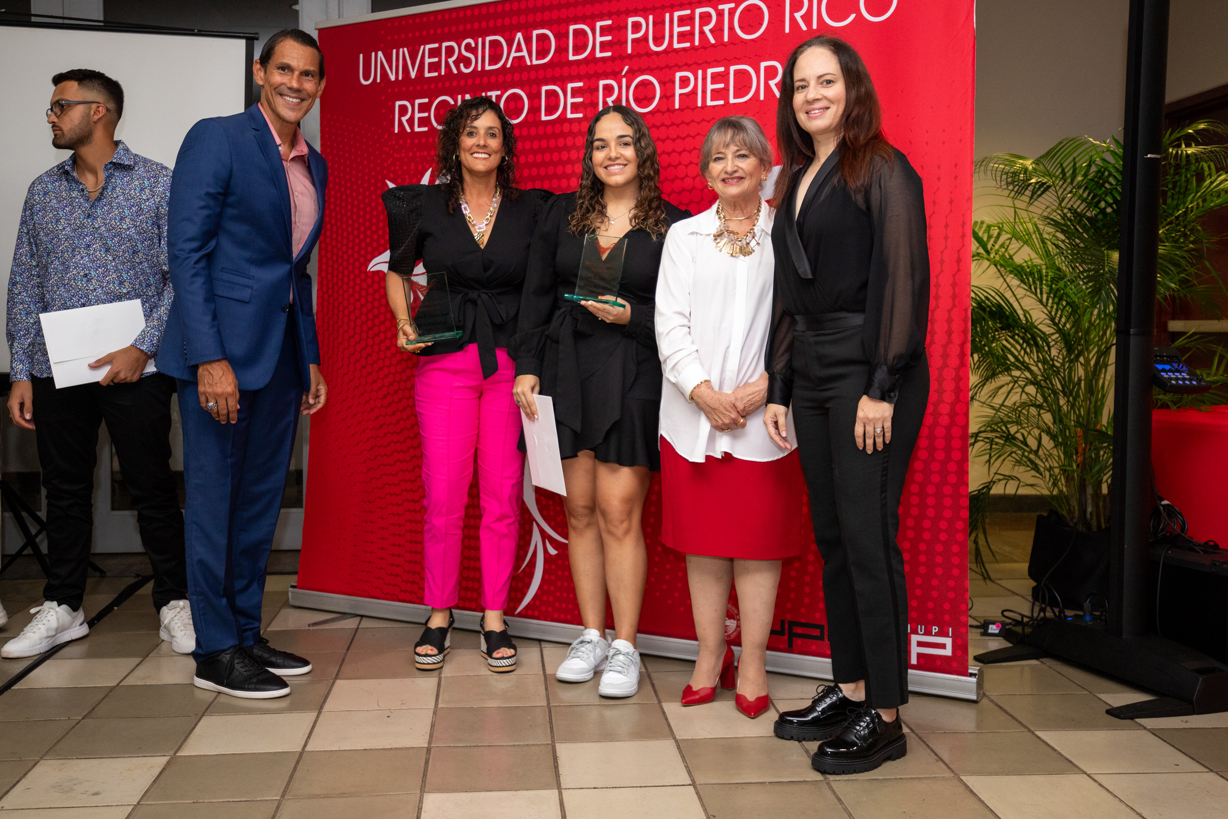 Carla M. Colón Colón, atleta más valiosa del tenis de campo femenino