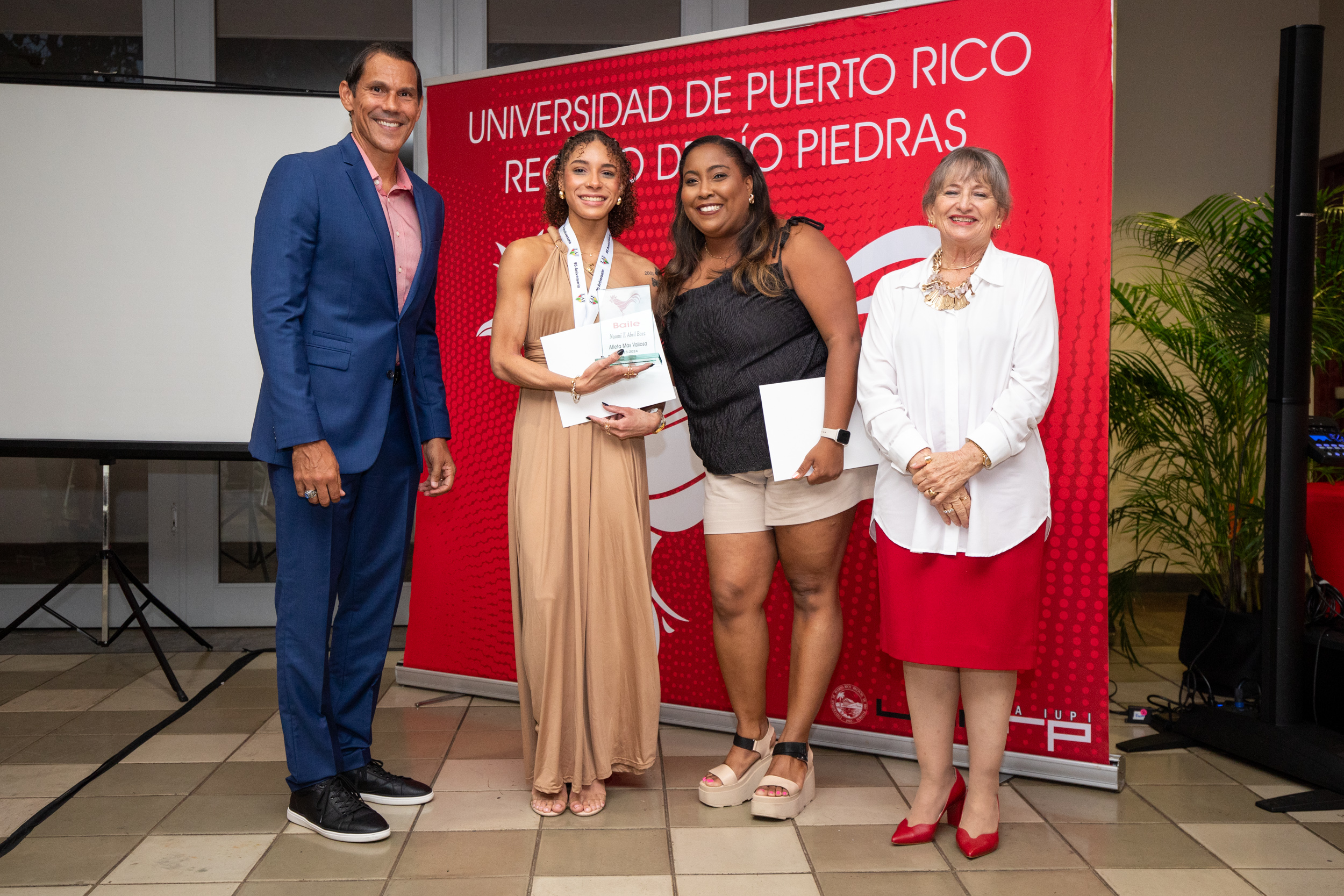 Naomi T. Abril Báez, atleta más valiosa en baile
