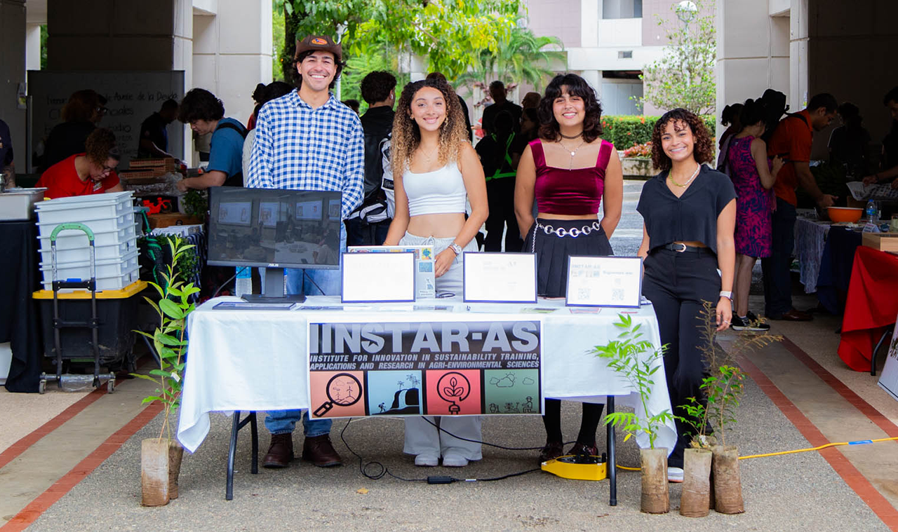 Facultad de Ciencias Naturales realiza un mercado agrícola en el recinto