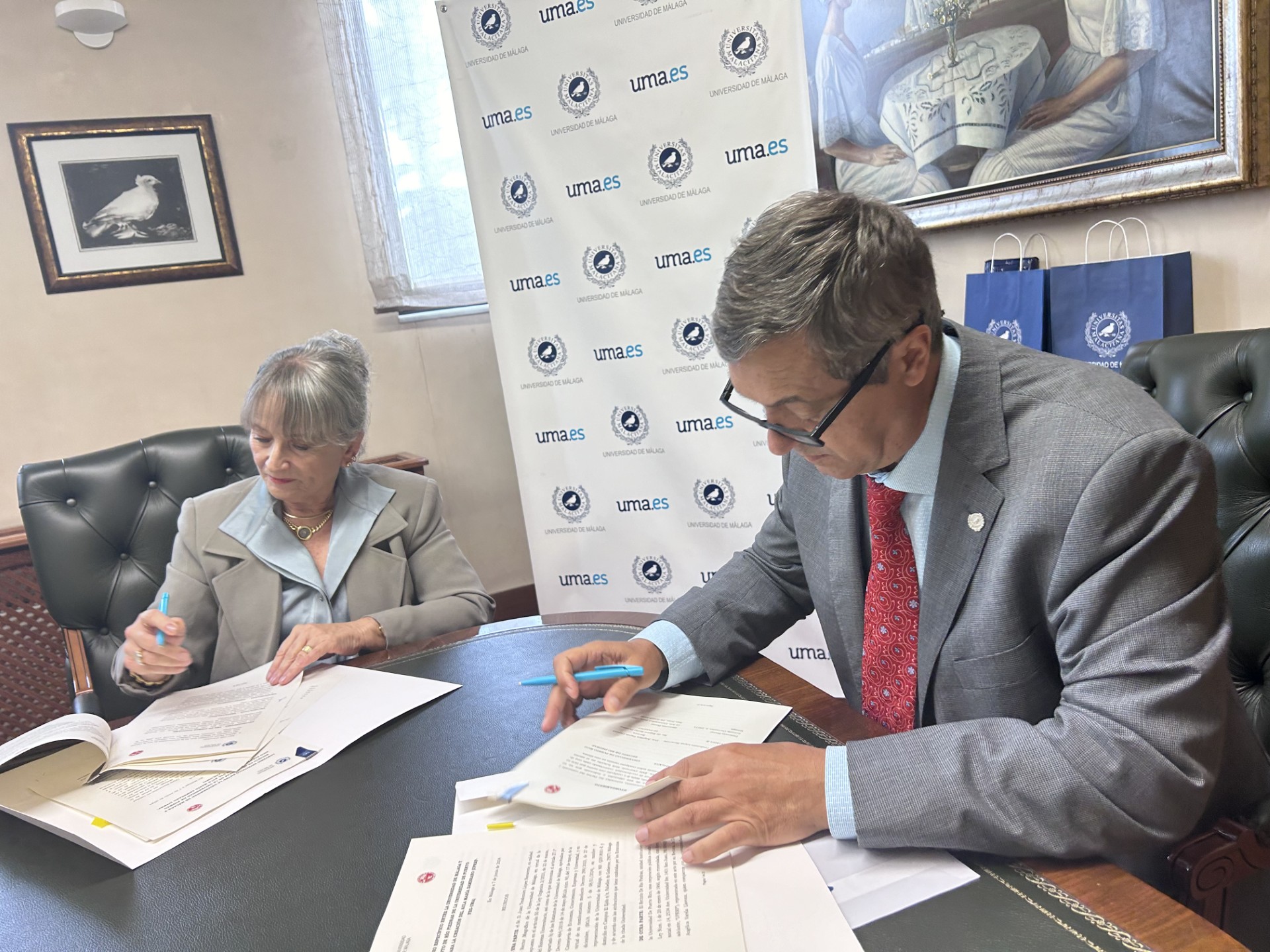 La firma del convenio estuvo a cargo de la doctora Angélica Varela Llavona, rectora de la UPR-RP, y el doctor Juan Teodomiro López Navarrete, rector de la Universidad de Málaga.