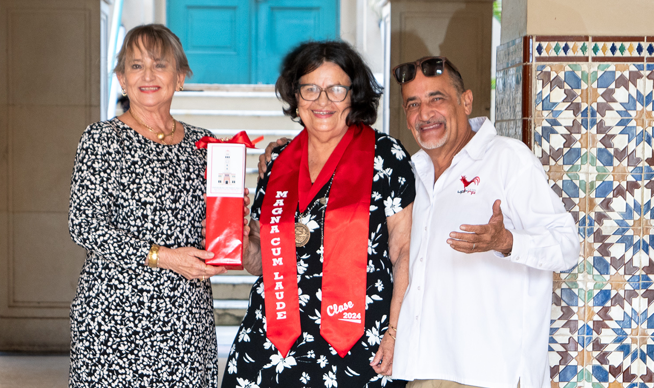 Rectora del recinto de Río Piedras recibe a la exalumna Blanca Pabón Pagán