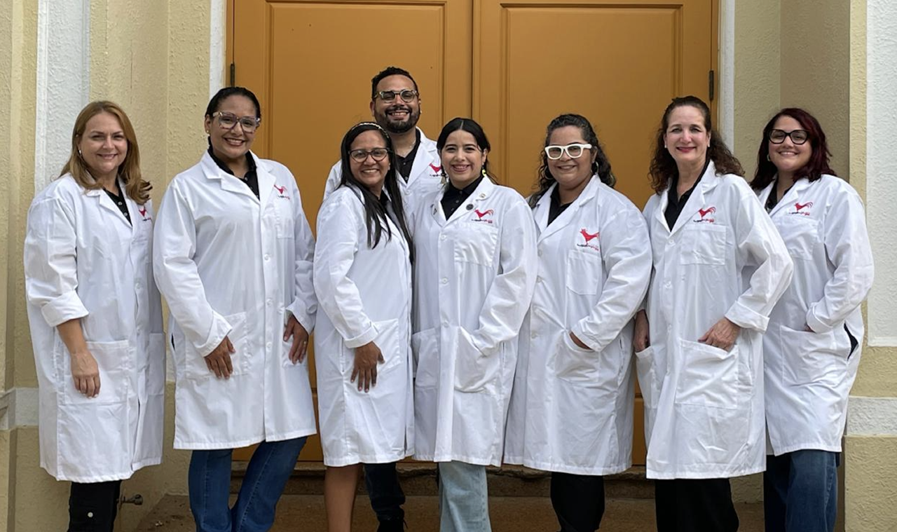 Maestros de escuela secundaria realizan investigacion biologica a traves del proyecto BIORETS: Biointeractions en el Recinto de Río Piedras de la UPR