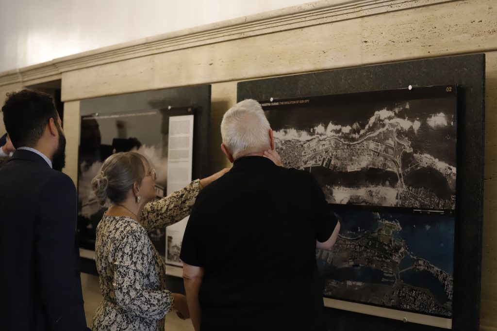 Pieza en la Galería Histórica del Capitolio José Aníbal Díaz Collazo