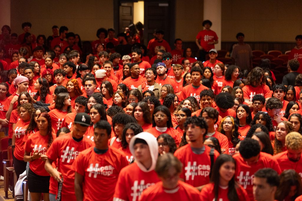 Estudiantes de nuevo ingreso en su orientación