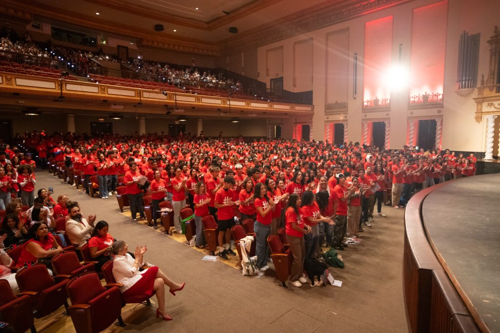 Estudiantes de nuevo ingreso en su orientación