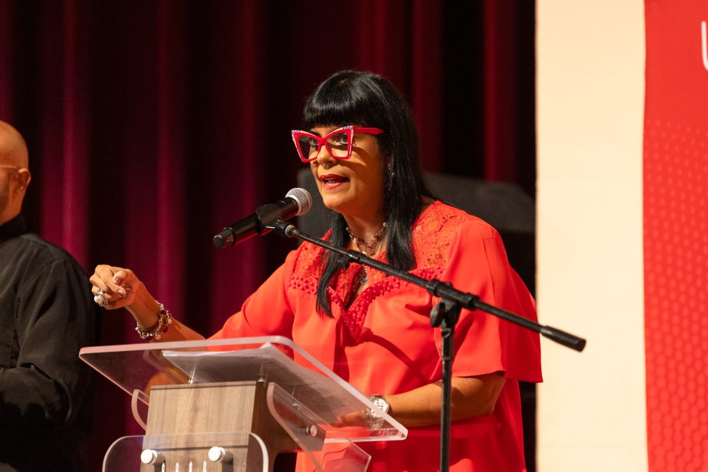 Dra. Gloria Díaz, Decana de Estudiantes