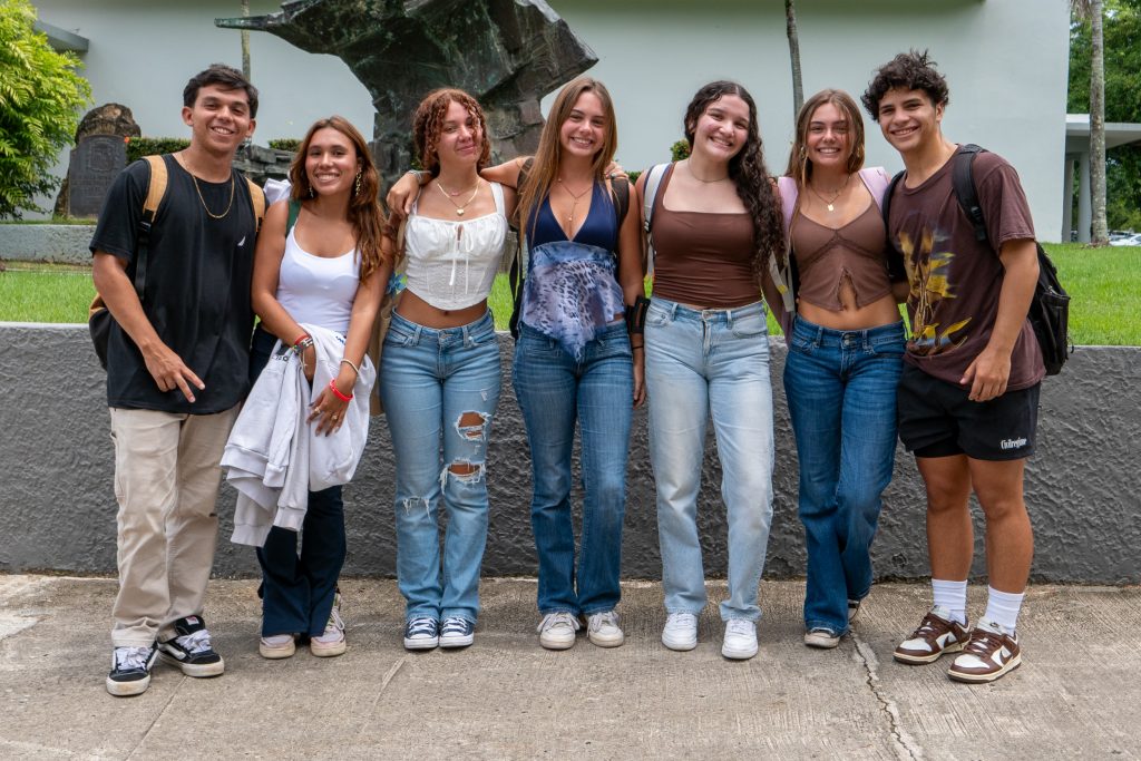 Estudiantes en el primer día de clases