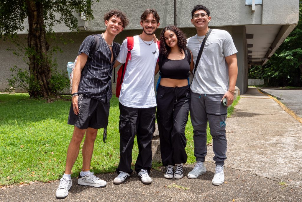 Estudiantes en el primer día de clases