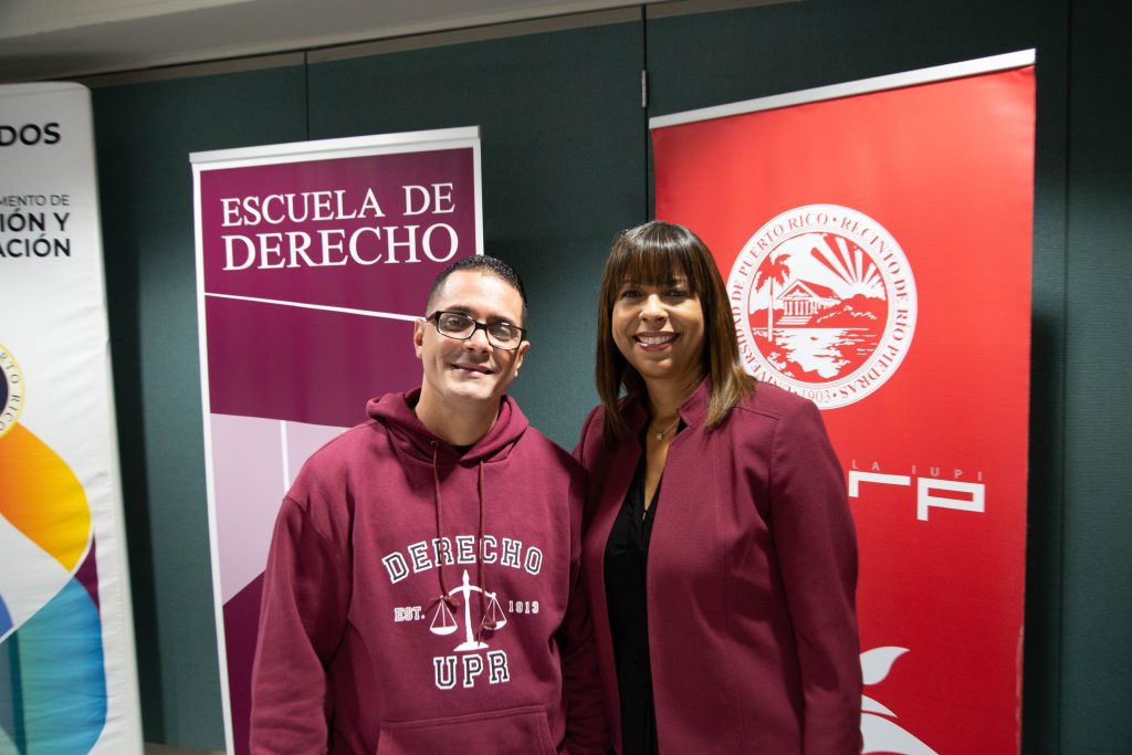Miguel junto a la Decana de la Escuela de Derecho, Vivian Neptune