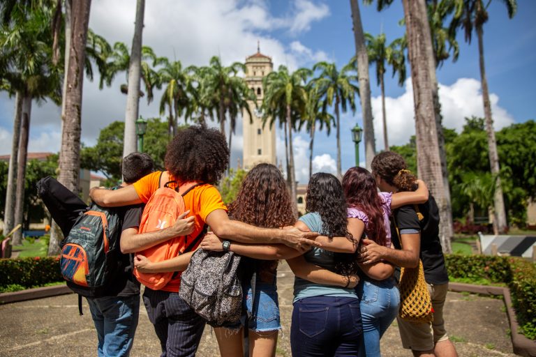 Fotos de estudiantes del recinto