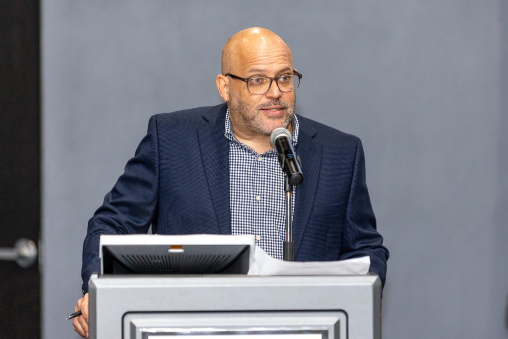 El profesor Israel Rodríguez de la Facultad de Comunicación e Información