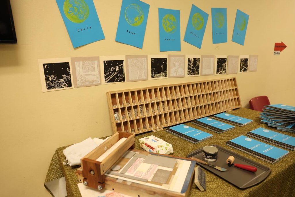 Se presentó una muestra de los bocetos y artículos utilizados para hacer el libro