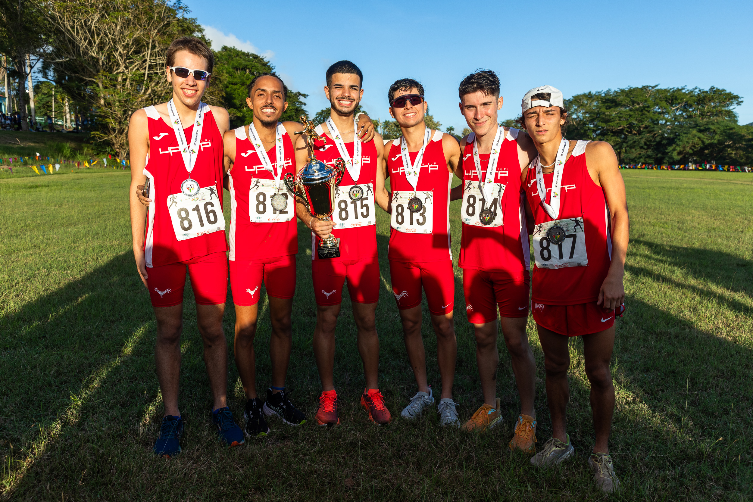 Competidores del equipo campo traviesa masculino