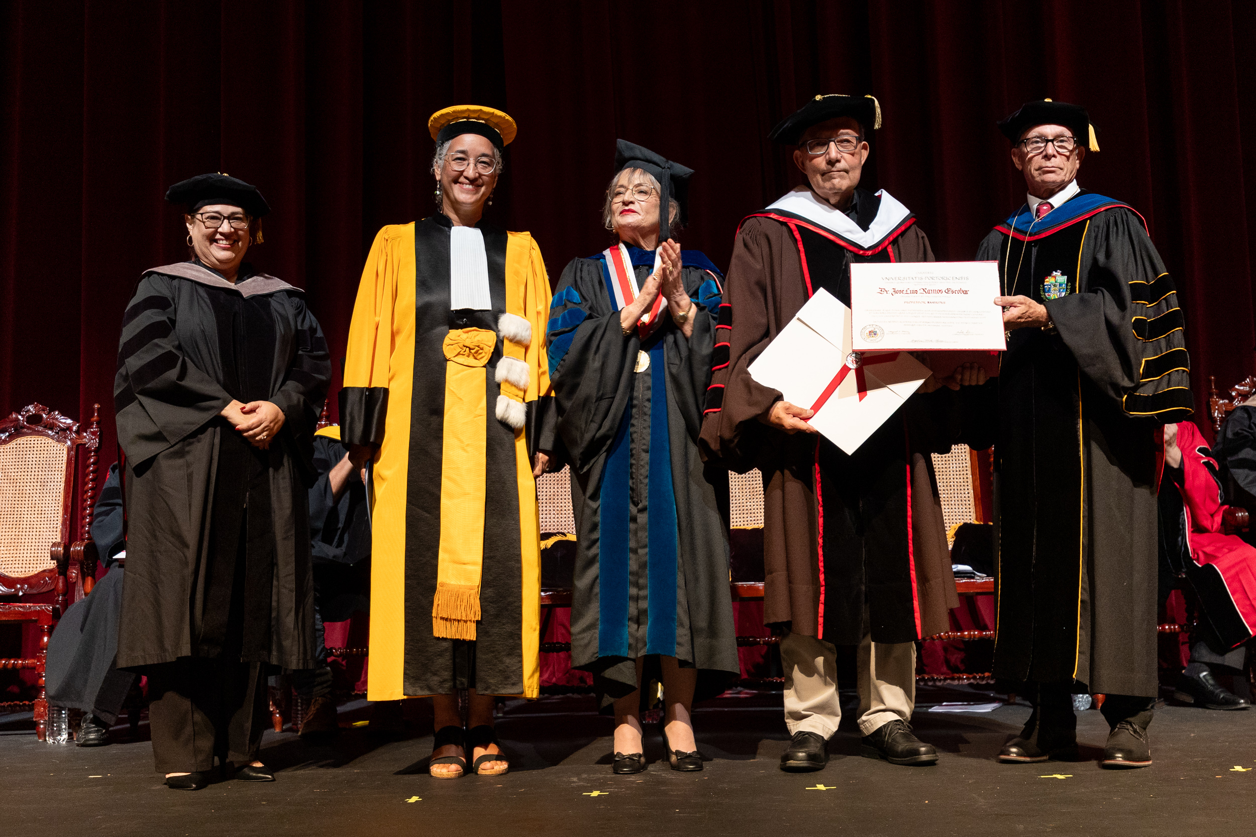 El Dr. José Luis Ramos Escobar recibe la distinción de Profesor Emérito