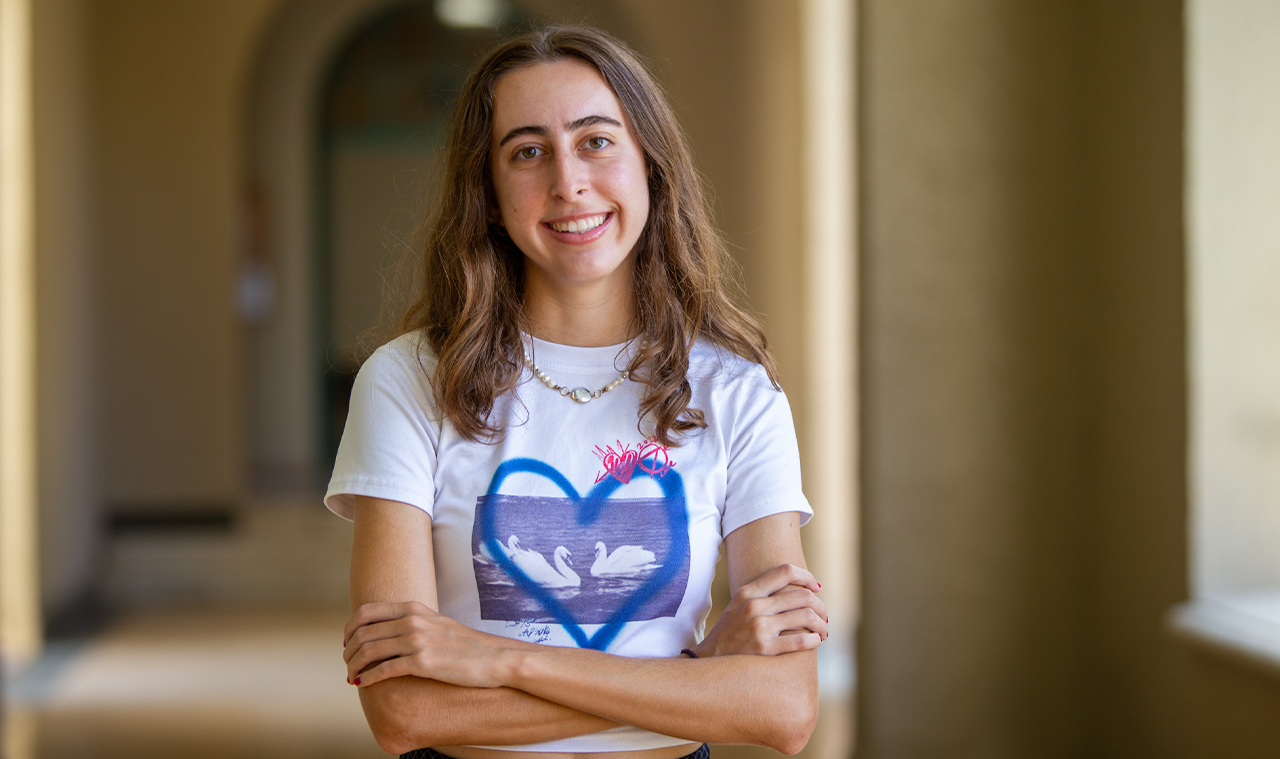 Estudiante de la Facultad de Humanidades obtiene la beca del Nike HSI Program