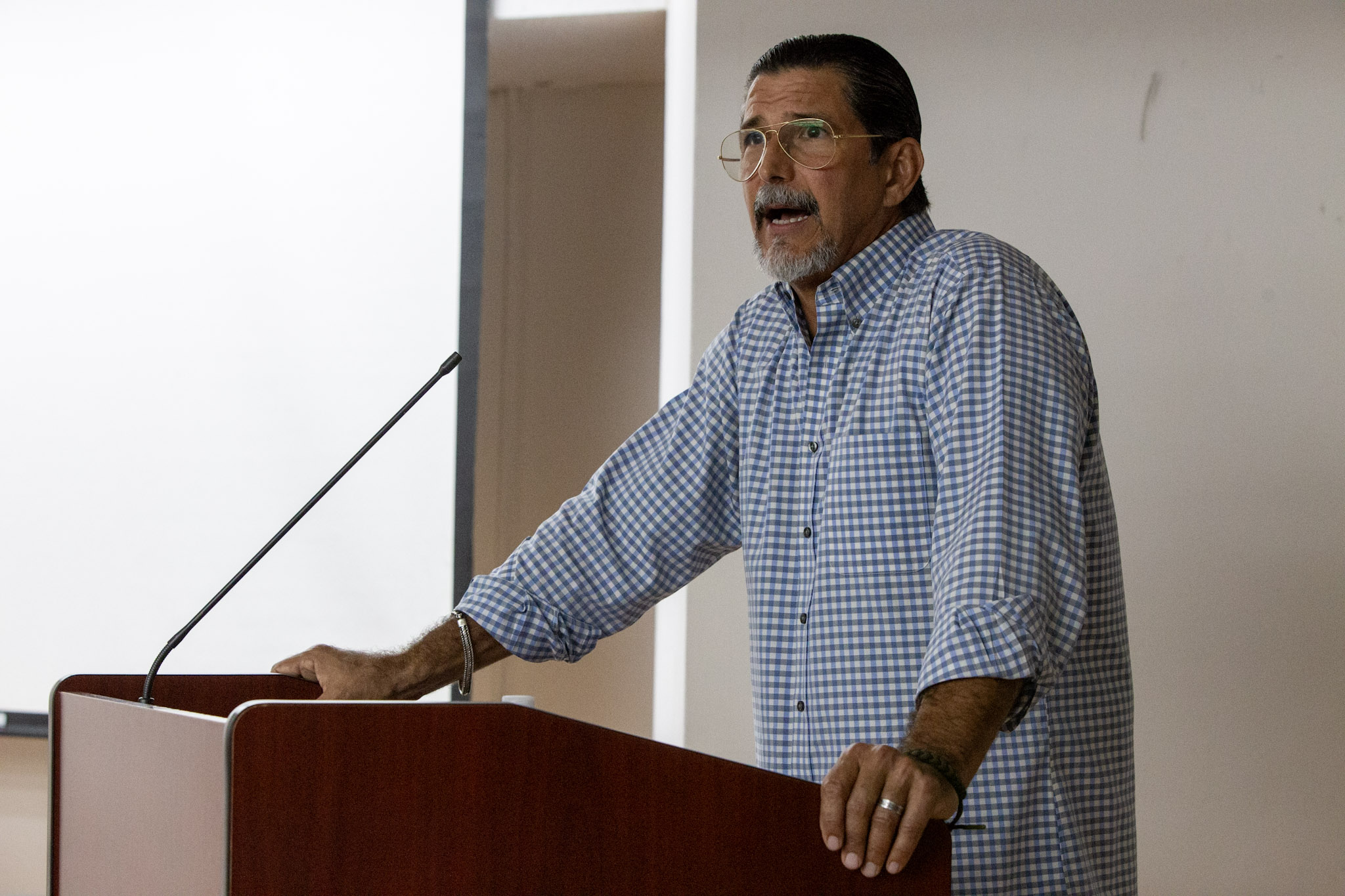 Conferencian Fermín Arraiza Navas