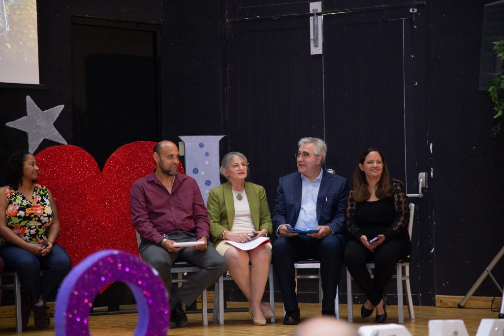 de izquierda a derecha: David Sanabria, presidente de ACS Capítulo de Puerto Rico; Dra. Angélica Varela Llavona, rectora del Recinto de Río Piedras; Dr. Reynaldo Berríos, decano de Estudios Graduados e Investigación del recinto: Dra. Liz Díaz Vázquez, directora del Departamento de Química de la Facultad de Ciencias Naturales de la UPR-RP y coordinadora del evento.