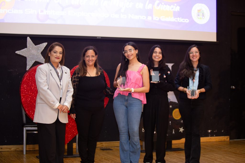 Estudiantes premiadas en el evento en Poder de la Mujer en la Ciencia
