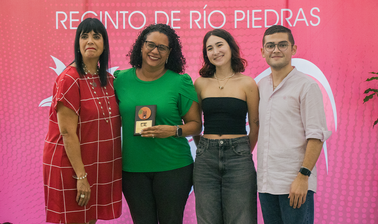 Premio Mentor Destacado- Dra. Areliz Quiñones