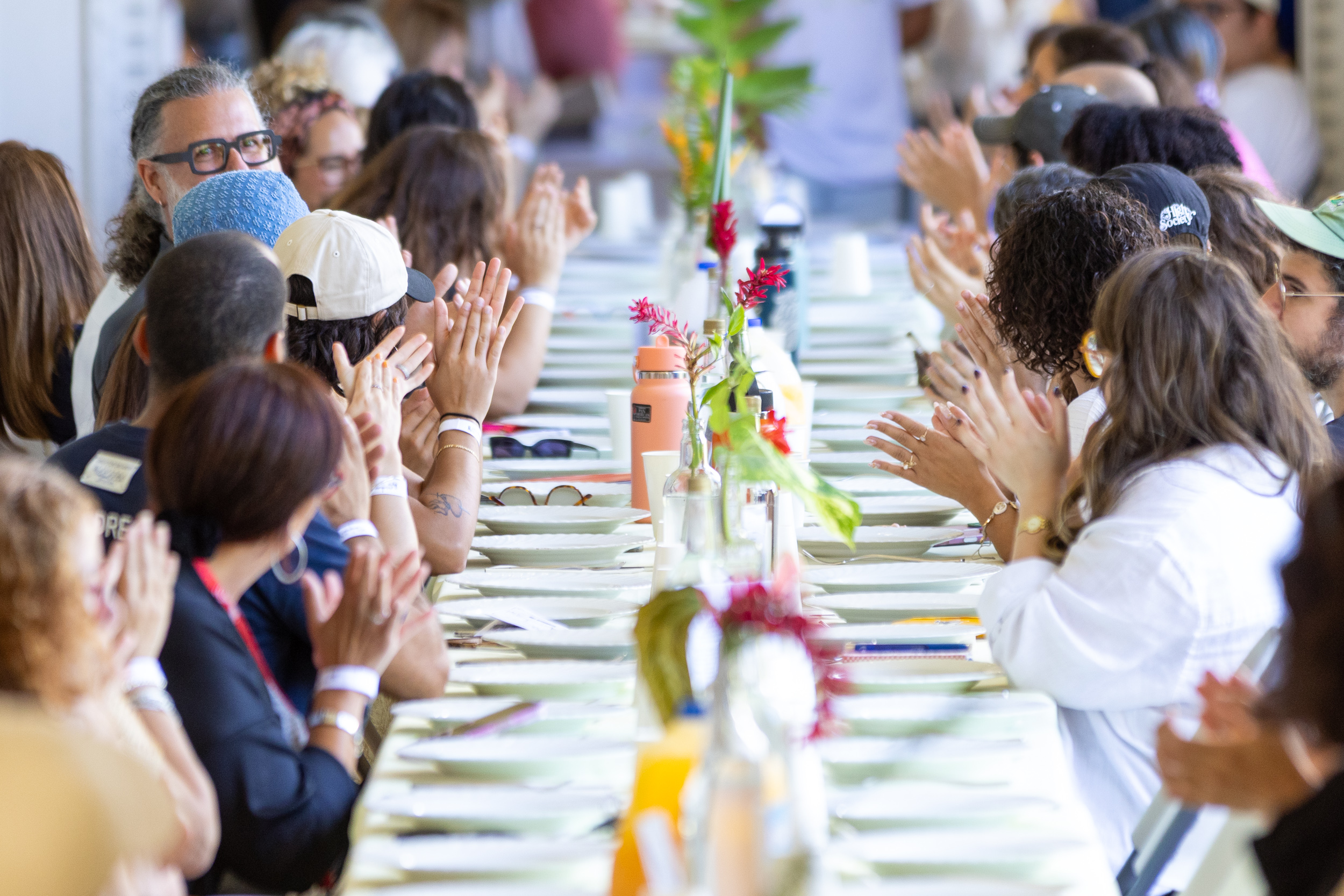 Personas participantes del almuerzo coimunitario