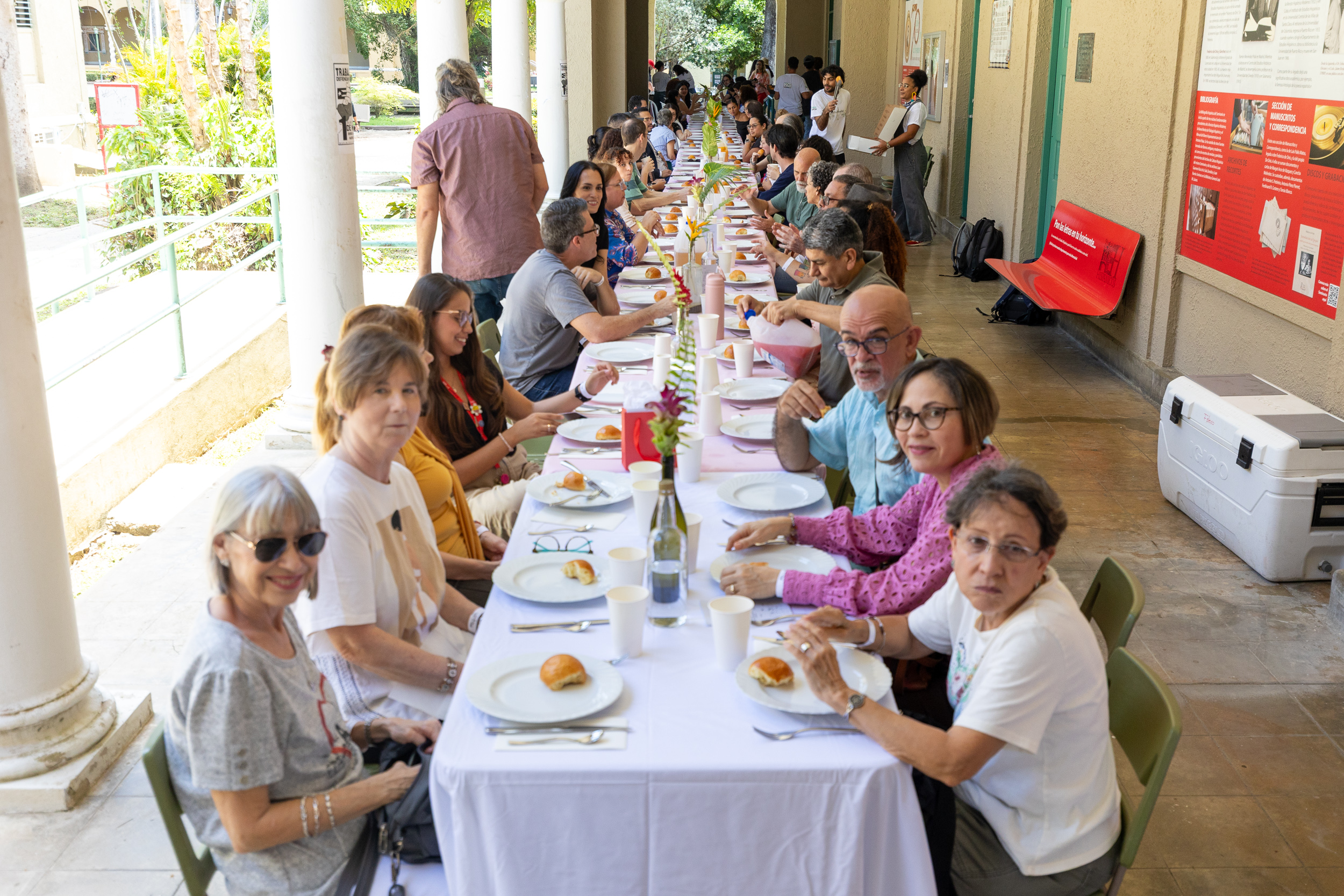 Personas participantes del almuerzo coimunitario