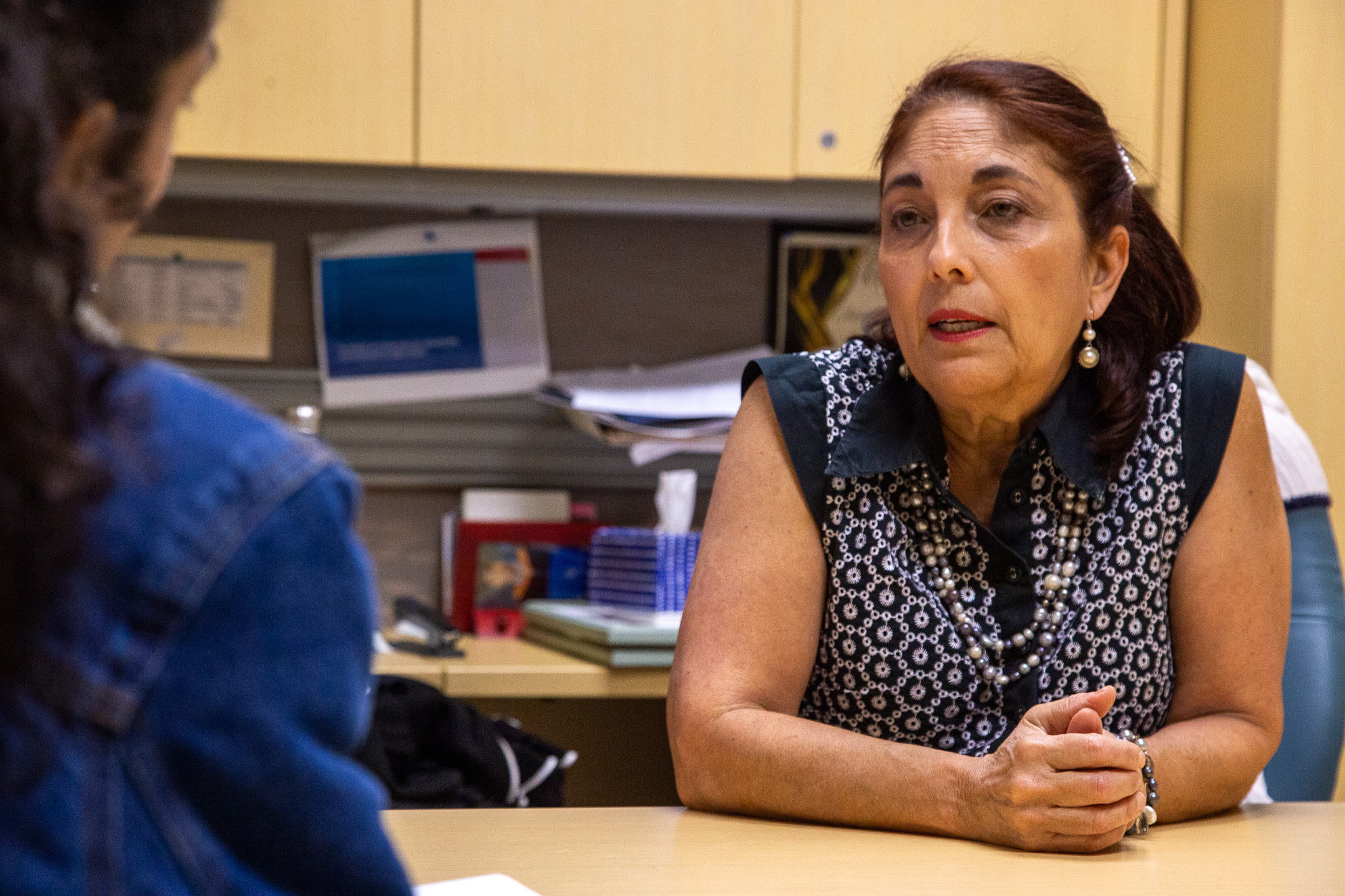 Dra. Julia Vélez, Decana de la Facultad de Comunicación e Información