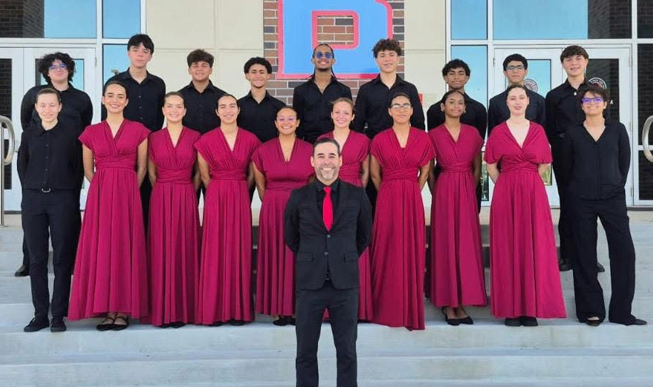 Rondalla Avanzada UHS en traje de gala