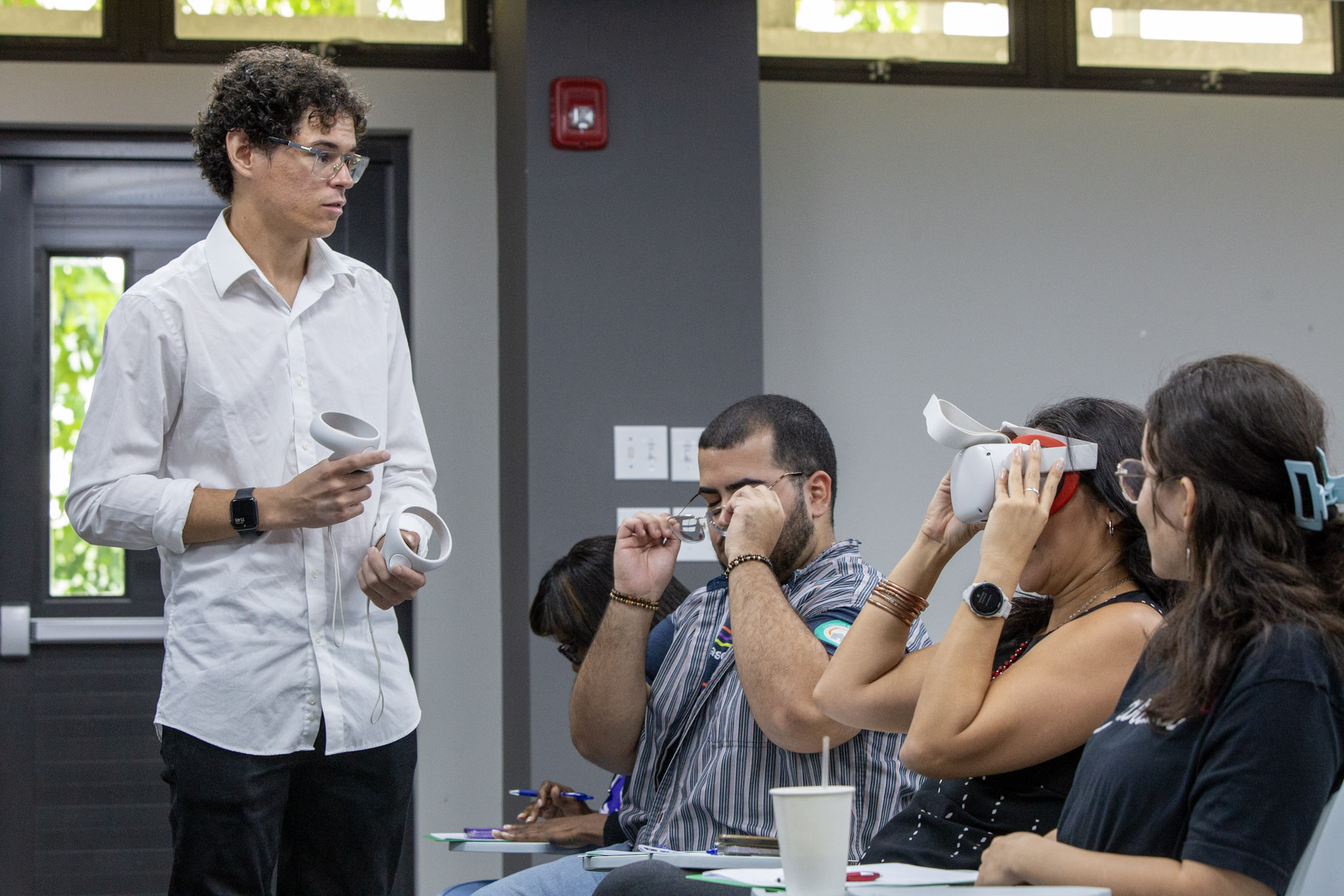 Visionary Design mostrando su producto al jurado