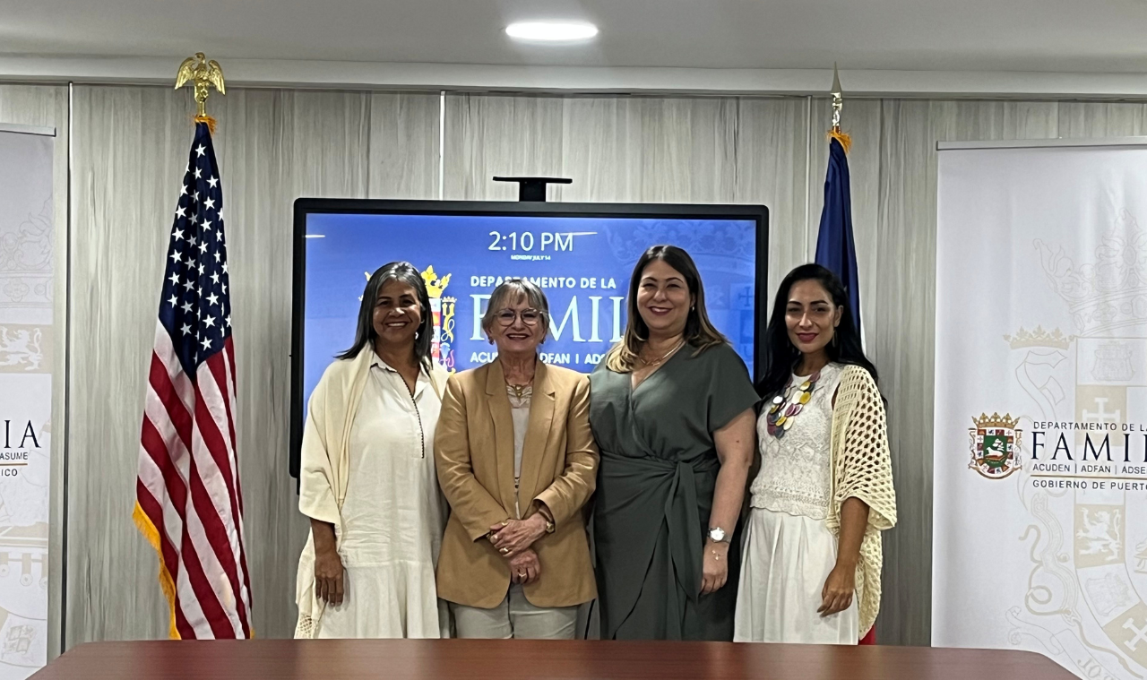 Firman acuerdo colaborativo entre el Departamento de la Familia y el Recinto de Río Piedras de la UPR