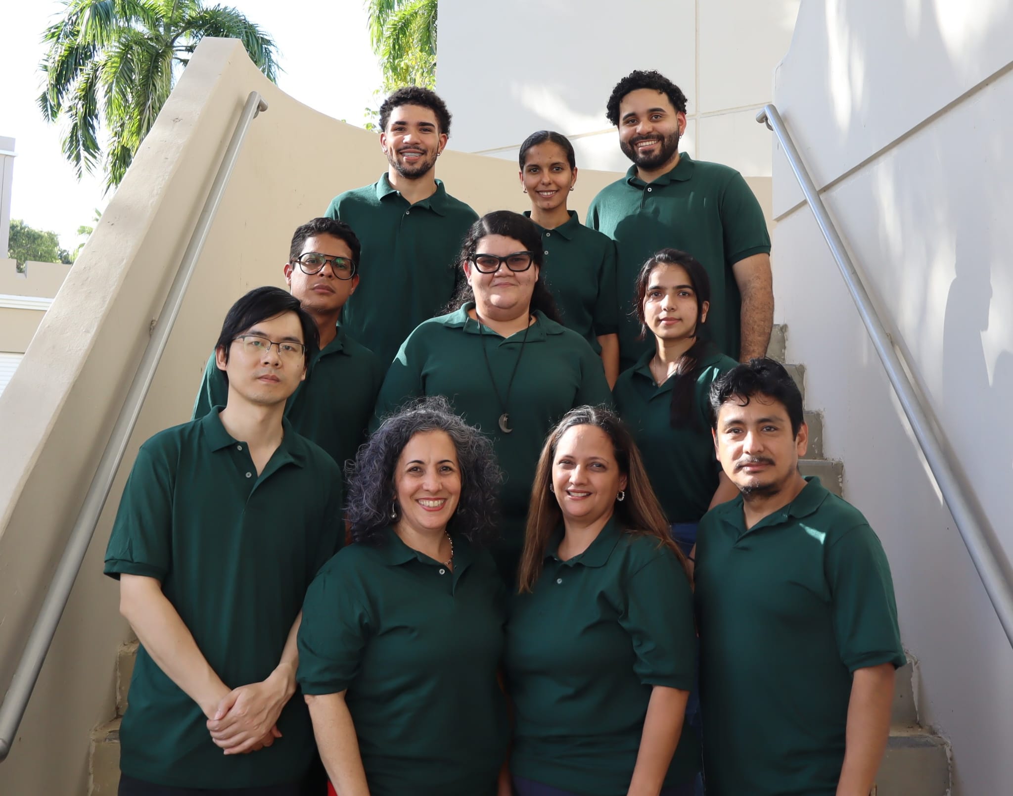 Equipo AlgaeNano+, compuesto por estudiantes subgraduados y graduados de la Facultad de Ciencias Naturales del Recinto de Río Piedras de la Universidad de Puerto Rico