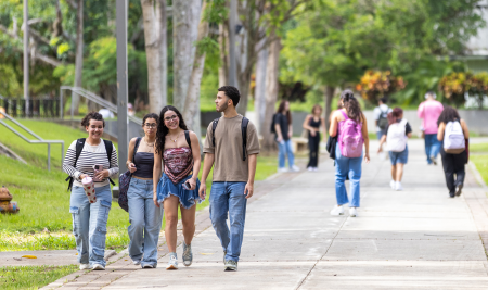 El Recinto de Río Piedras de la UPR inició clases hoy con un mayor número de estudiantes matriculados