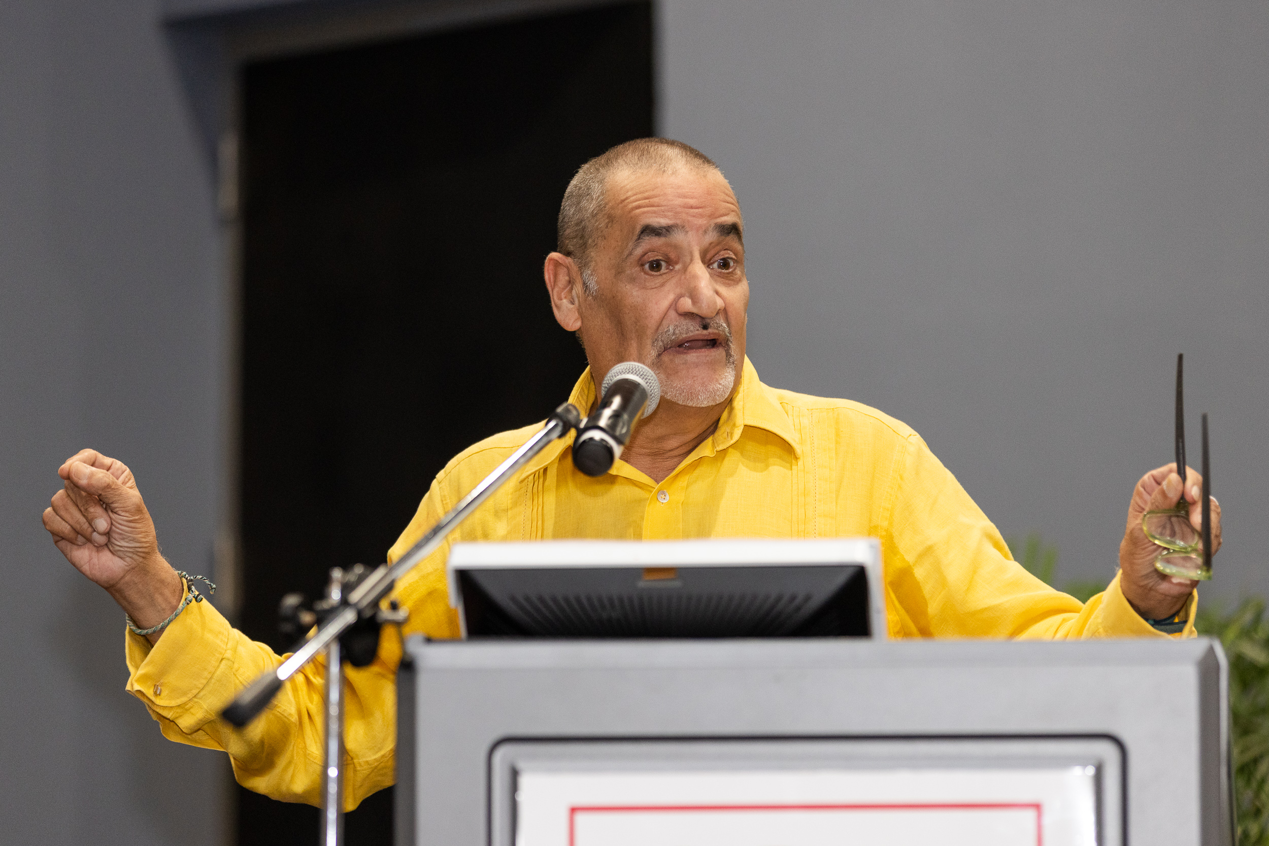 Dr. Carlos Sánchez Zambrana, Decano de la Faculta de Estudios Generales