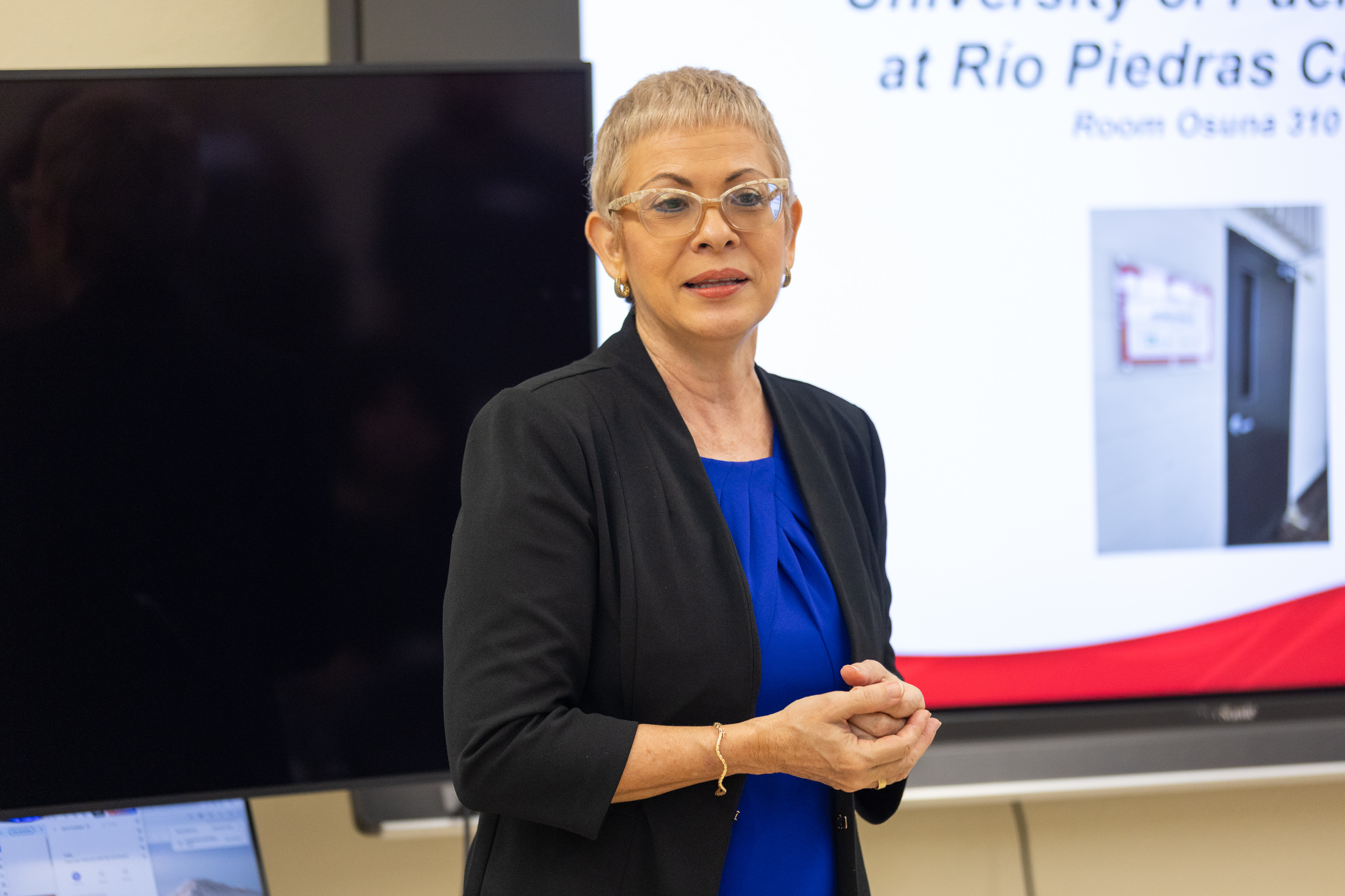 Arleen Hernández Díaz, Decana Asociada de Asuntos Académicos