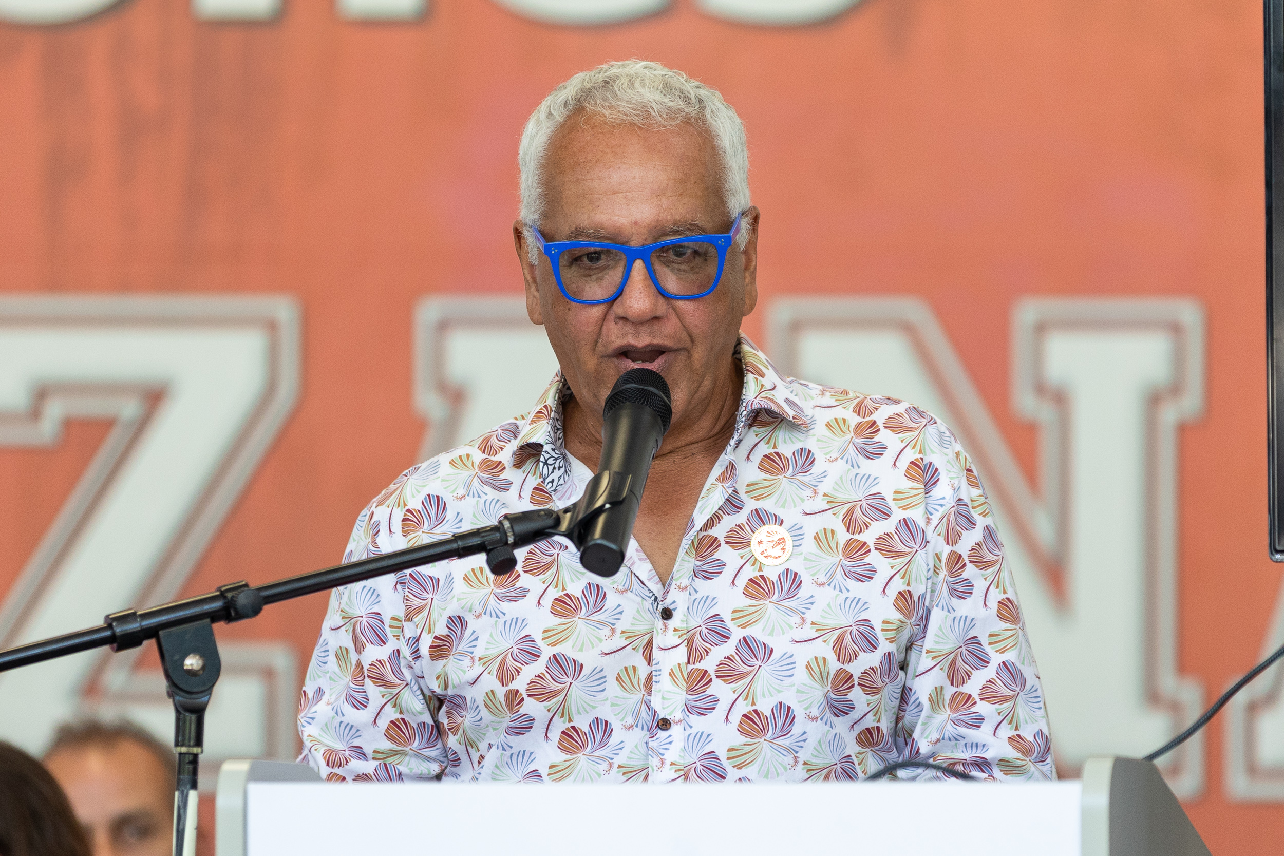 Prof. Eric Tabales, artista plástico