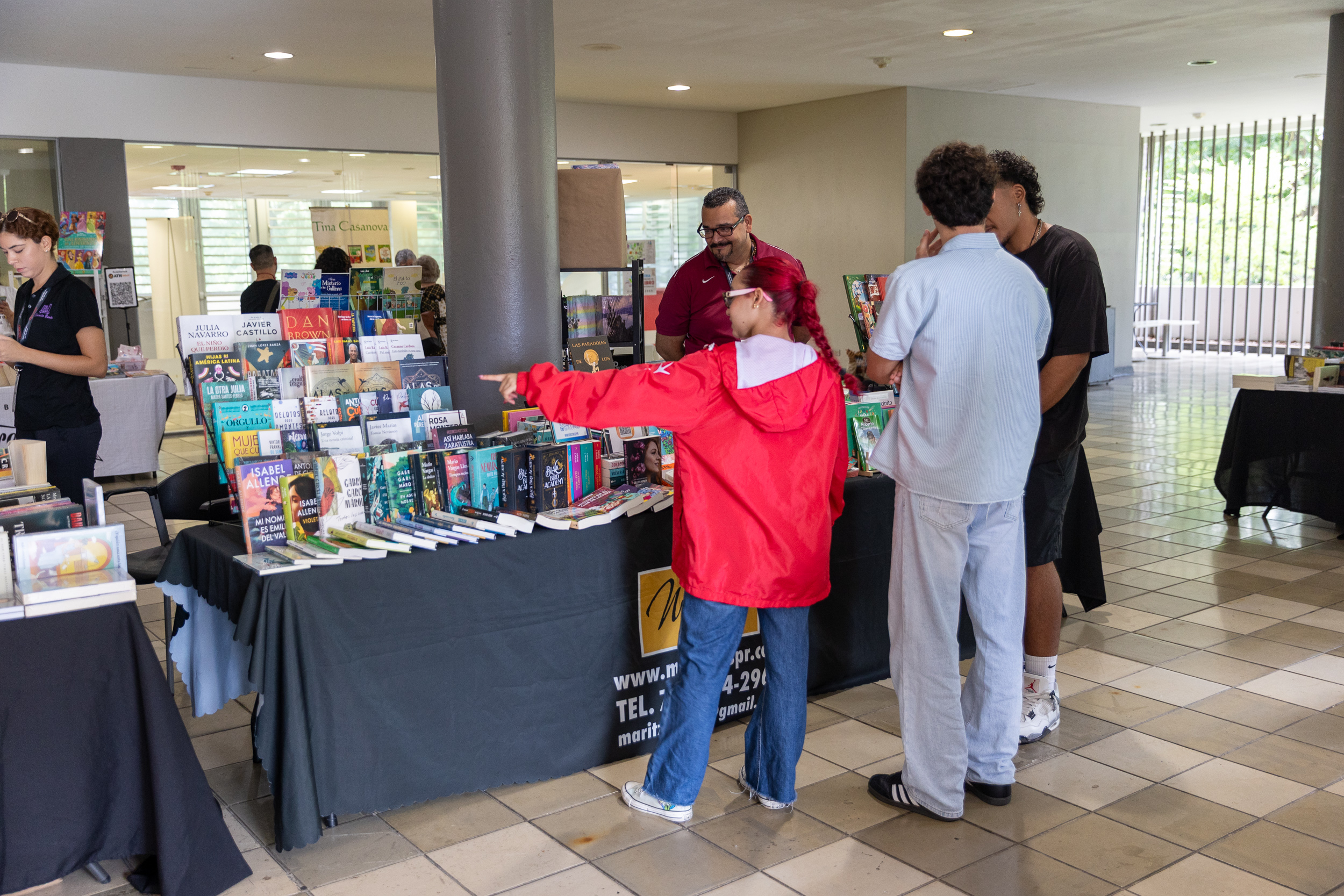 Participación de librerías locales y editoriales