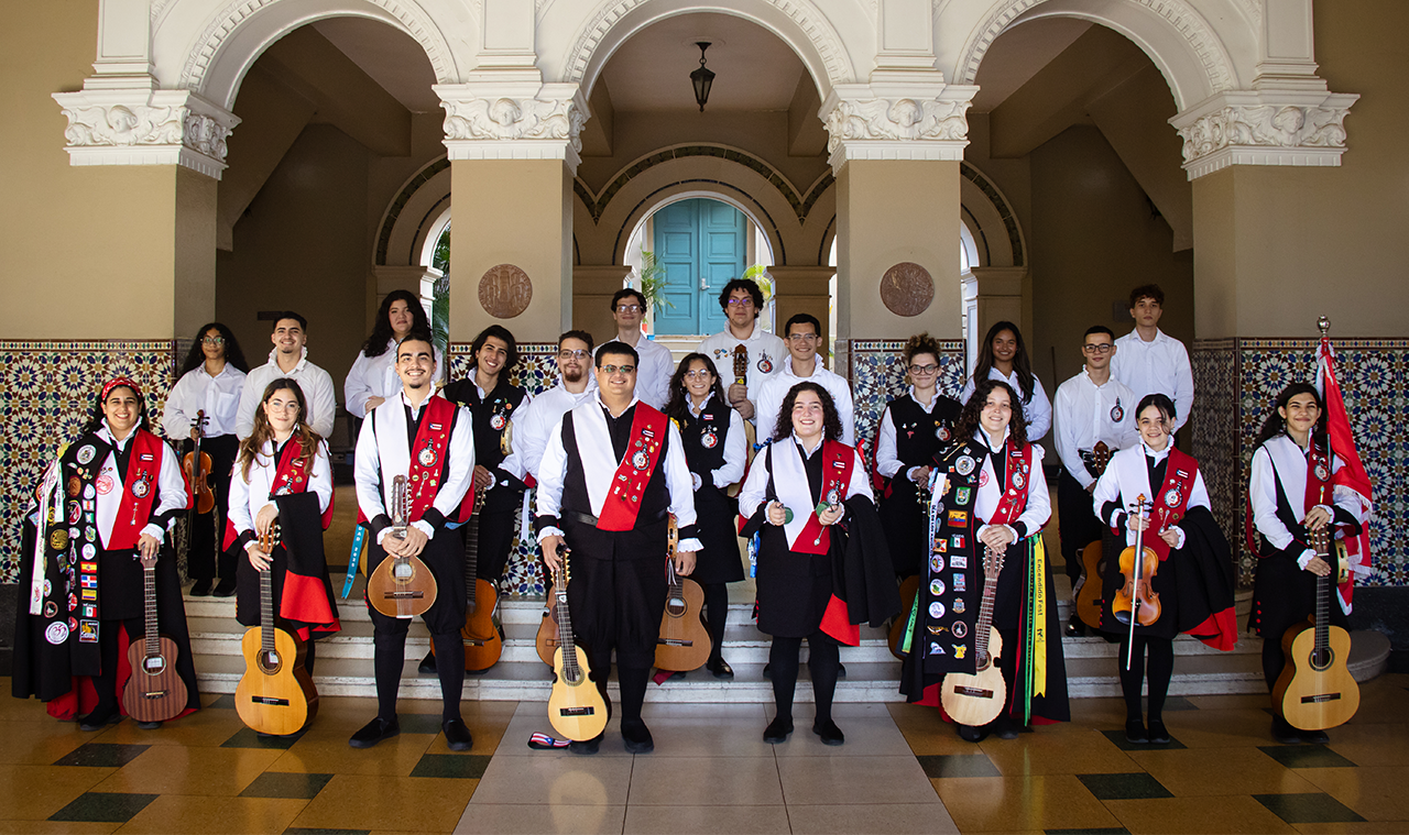 La Tuna UPR da la bienvenida a la Navidad con música, alegría e historia