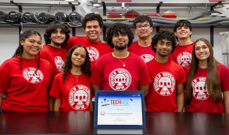 Alumnos de la UHS triunfan en concurso de la NASA              