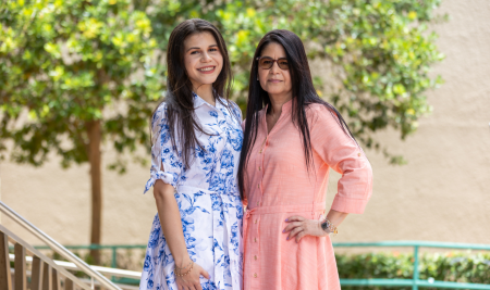 Madre e hija se gradúan juntas de Juris Doctor con honores