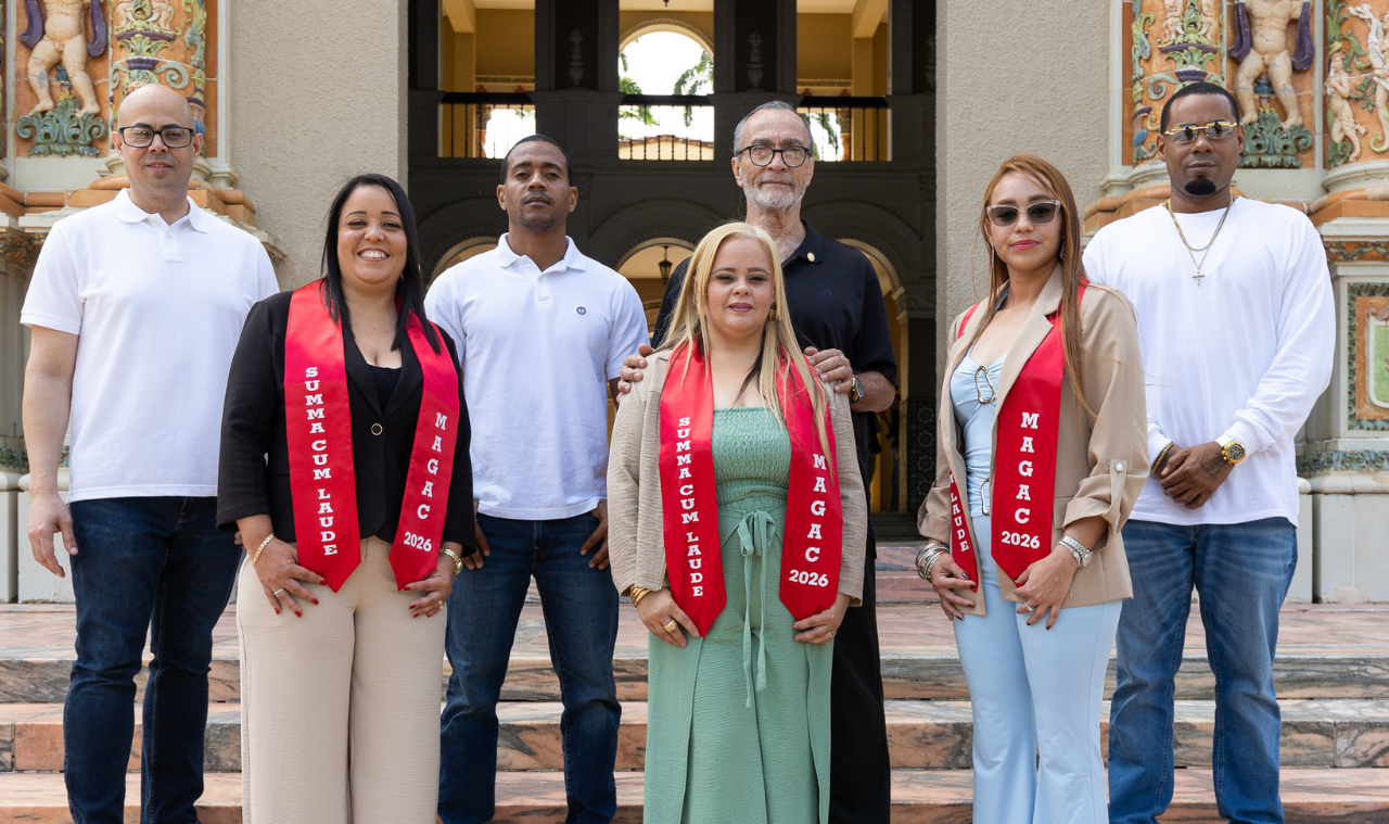 de izquierda a derecha: Gadiel Falcón Rodríguez, Sheila Figueroa Suárez, Héctor Andújar Aquino, Omayra Torres Sánchez, Juan Negrón Ayala, Yarelys Rossy Pérez y Javier Rodríguez Rodríguez