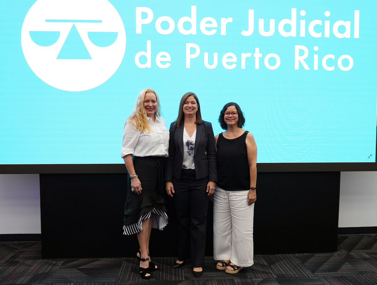 Rectora Interina, Dra. Mayra Charriez Cordero; Jueza Presidenta Maite Oronoz Rodríguez y la Dra. Erika Fontánez Torres, decana interina de la Escuela de Derecho UPR