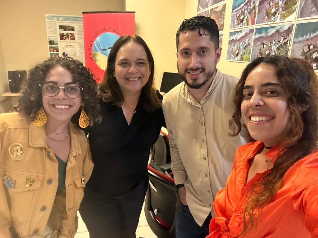 Dra. Maritza Barreto y Dr. Kevián Pérez junto a asistentes investigadores