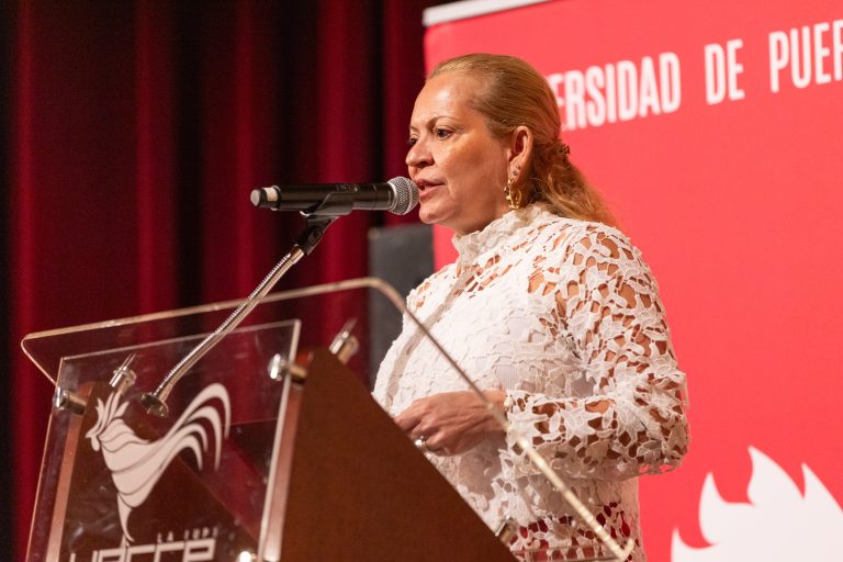 Rectora Interina Dra. Mayra Charriez Cordero