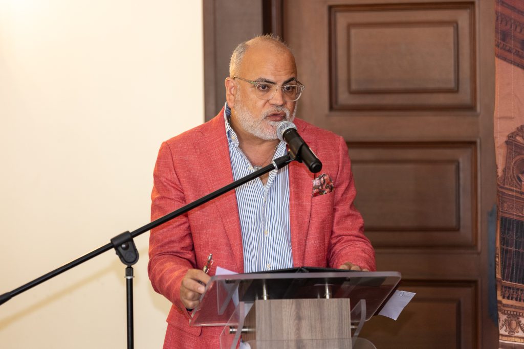 Dr. Javier Carrión