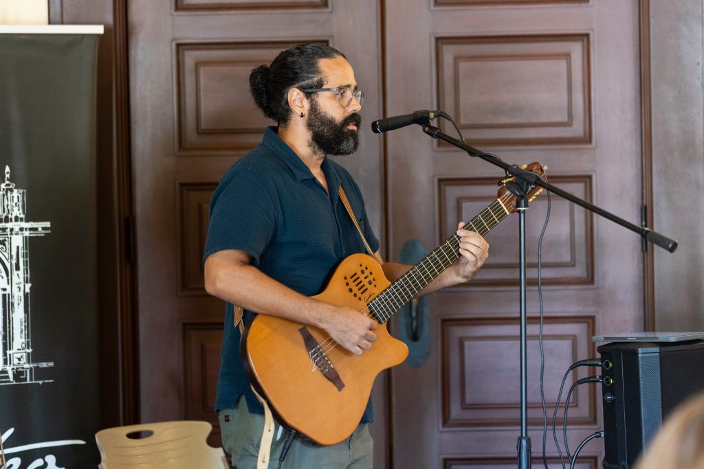 Prof. Ismael Castillo