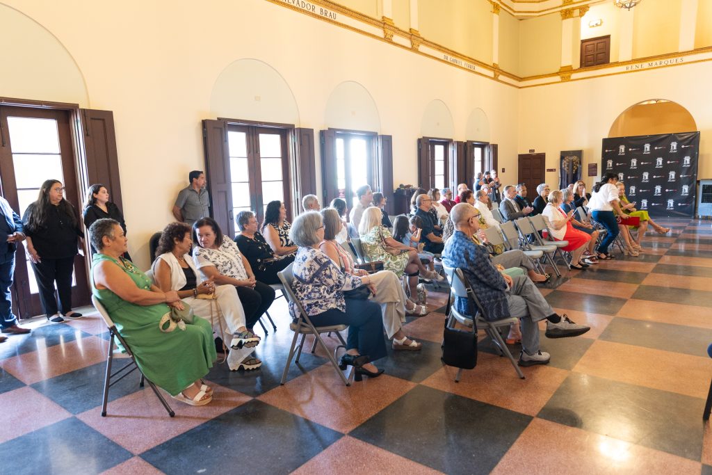 Asistentes a la actividad de reconocimiento a jubilados